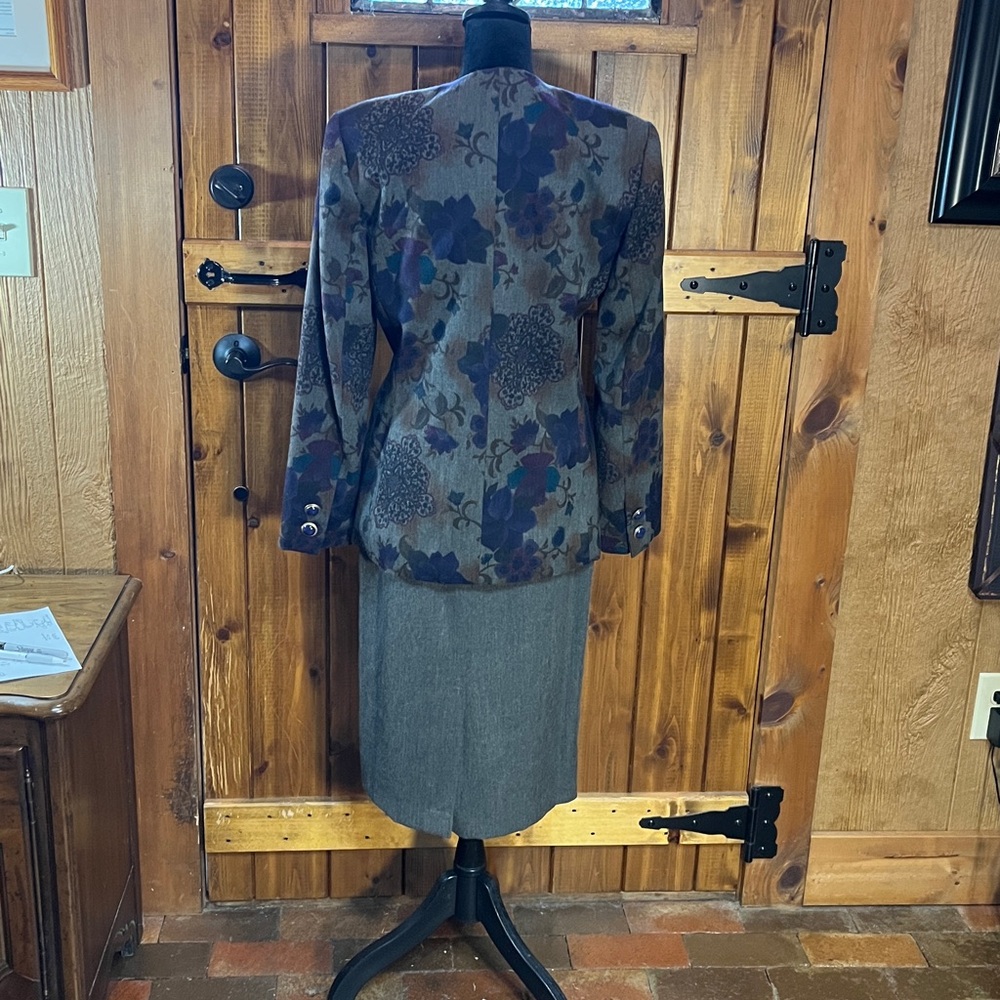 Vintage Sassco pencil skirt and blazer suit size 4 - Picture 4 of 7